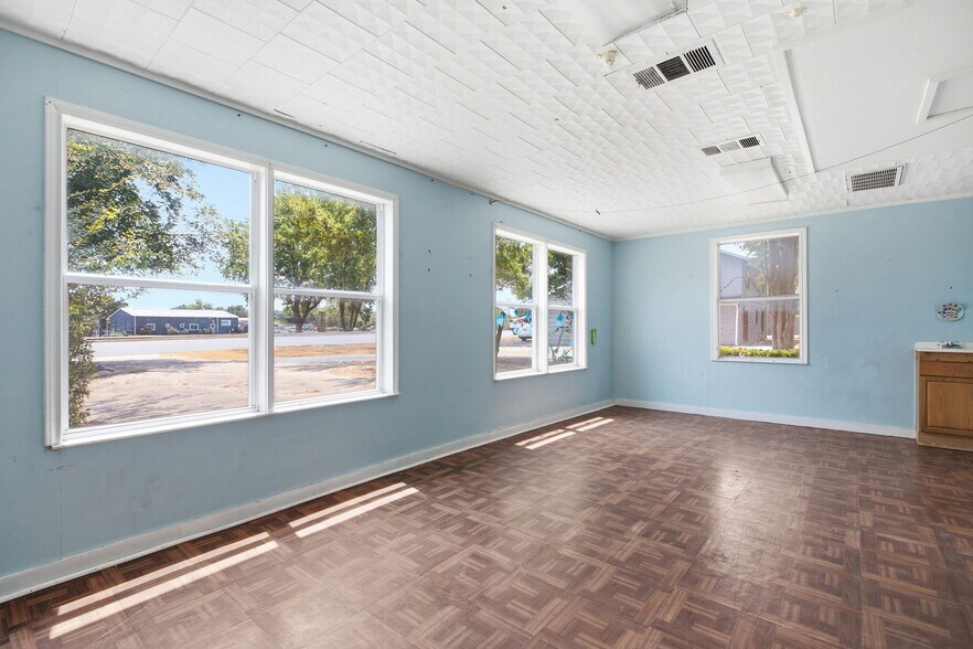More Photos Of 208 E Hwy 79 St, Hutto Daycare Center For Lease