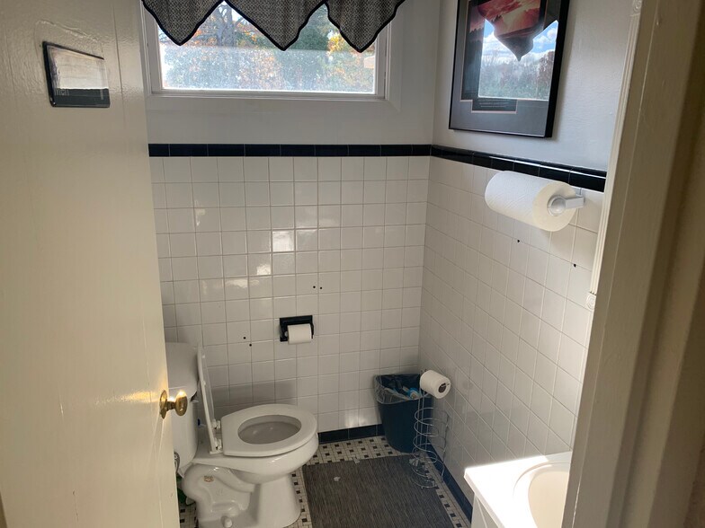 More Photos Of 25364 Richmond Tpke, Ruther Glen Service For Sale