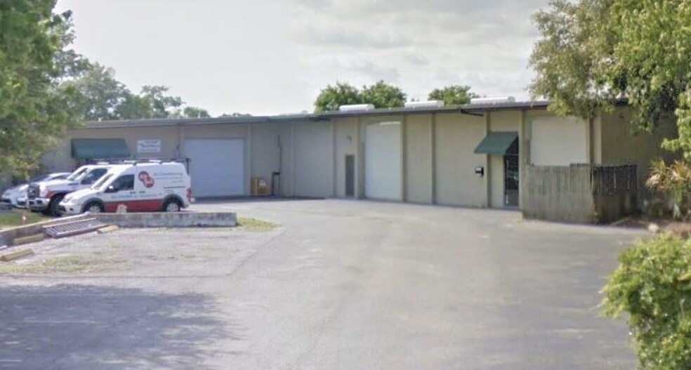 More Photos Of 501 Interstate Ct, Sarasota Warehouse For Lease
