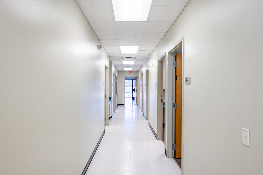 More Photos Of 1105 Avenue H, Bay City Medical For Lease