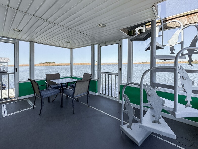 More Photos Of 309 Water St, Apalachicola Marina For Sale