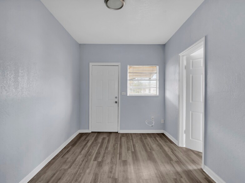 More Photos Of 301 SW 3rd Ter, Mulberry Apartments For Sale