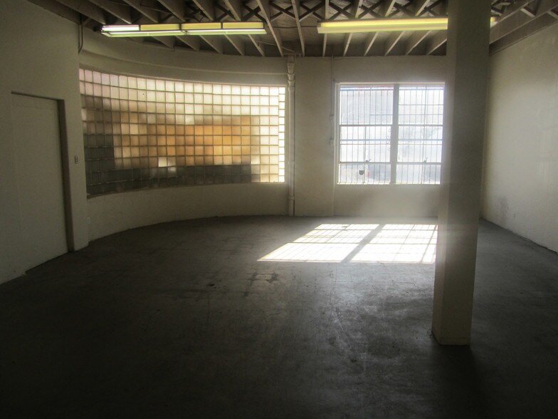 More Photos Of 845 E 60th St, Los Angeles Warehouse For Lease
