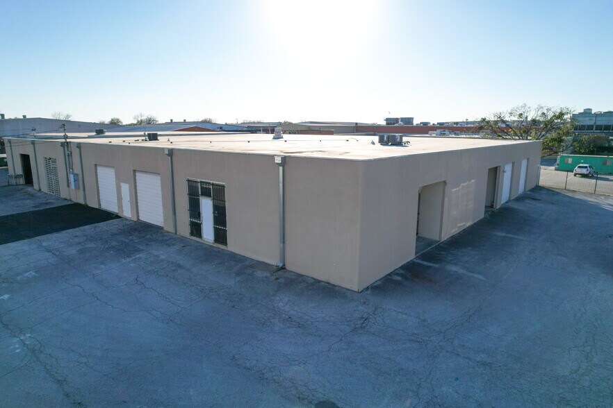 More Photos Of 4254-4258 Director Dr, San Antonio Warehouse For Sale