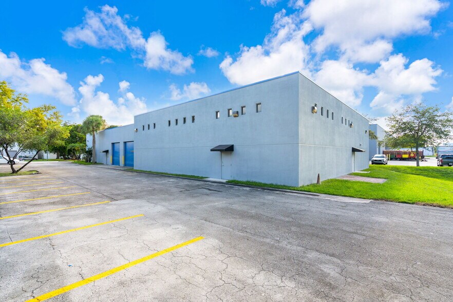 More Photos Of 3541 NW 53rd St, Fort Lauderdale Industrial For Sale