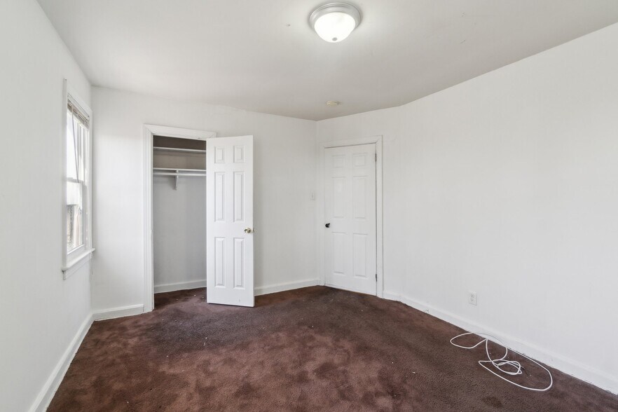 More Photos Of 3162 Buena Vista Ter SE, Washington Apartments For Sale