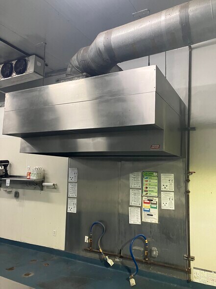 More Photos Of 5485 NW 79th Ave, Doral Light Distribution For Lease