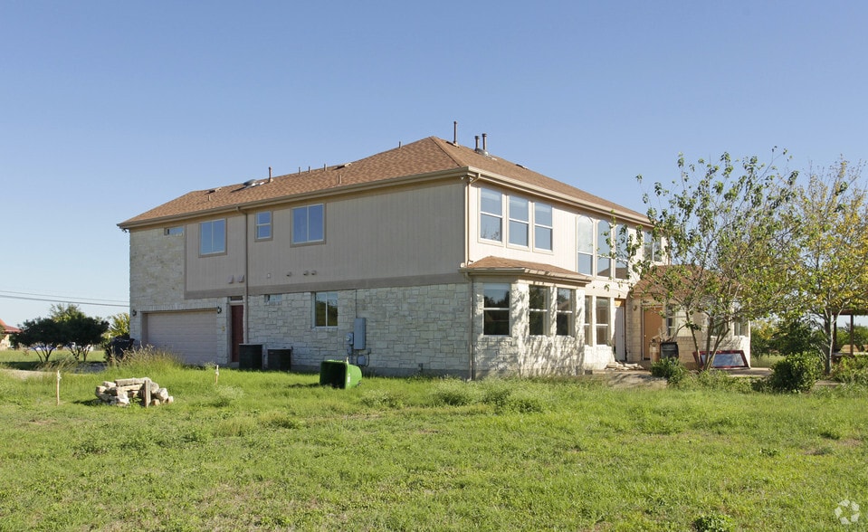 More Photos Of 1620 Red Bud Ln, Round Rock Office For Lease