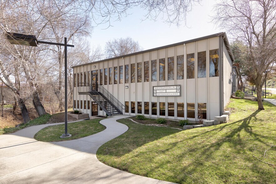 More Photos Of 9751 W Chinden Blvd, Garden City Office For Lease