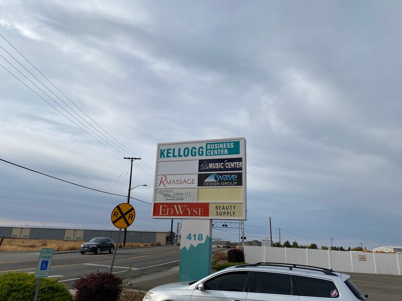 More Photos Of 418 N Kellogg St, Kennewick General Retail For Lease