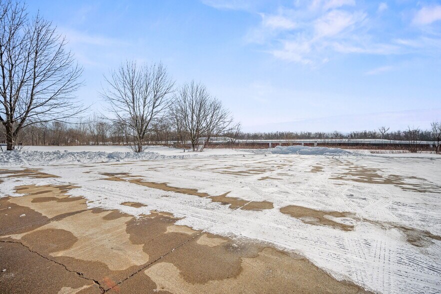 More Photos Of 5500 NW Johnston Dr, Johnston Flex For Lease