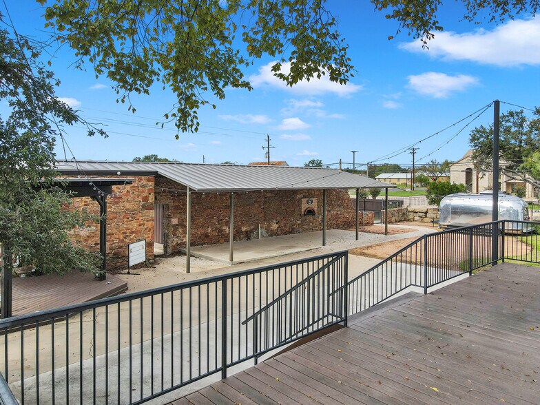 More Photos Of 601 Bessemer Ave, Llano Restaurant For Sale