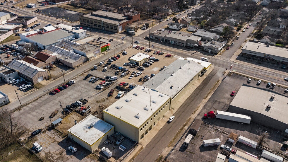 More Photos Of 2007-2015 E 11th St, Tulsa Auto Dealership For Sale