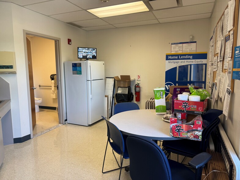 More Photos Of 13-17 Popham Rd, Scarsdale Storefront For Lease