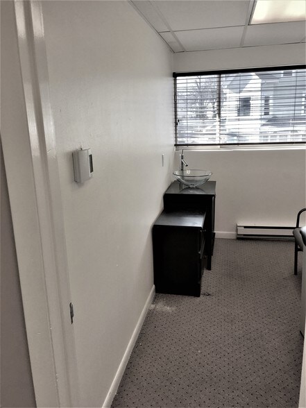More Photos Of 32 South St, Waltham Medical For Sale