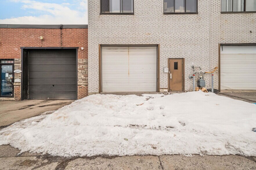 More Photos Of 8515 Av 9e, Montréal Light Manufacturing For Lease