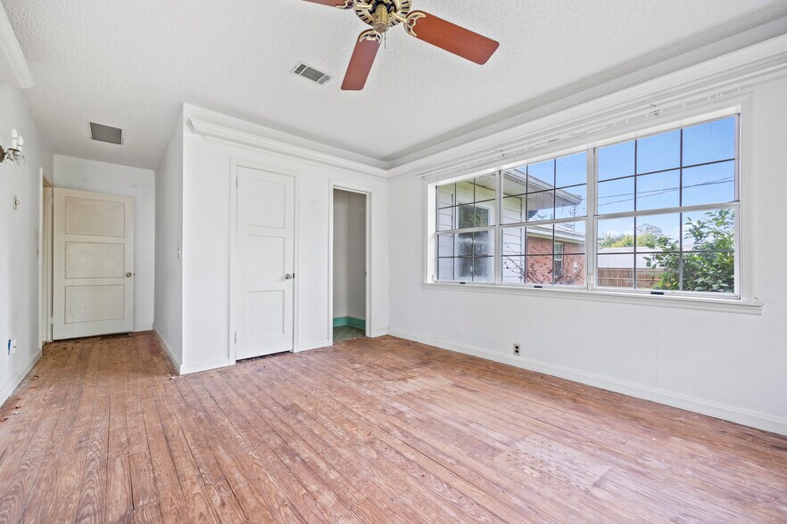 More Photos Of 164 NE Laguna Dr, Lake City Office For Sale