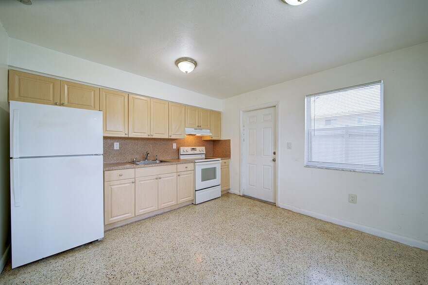 More Photos Of 7358 SW 23rd St, Miami Multifamily For Sale