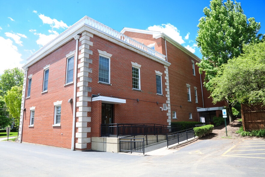 More Photos Of 127 S First St, Geneva Office Residential For Lease