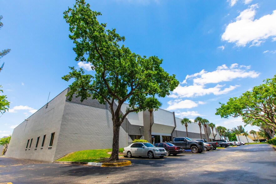 More Photos Of 8800-8870 NW 24th Ter, Miami Warehouse For Lease