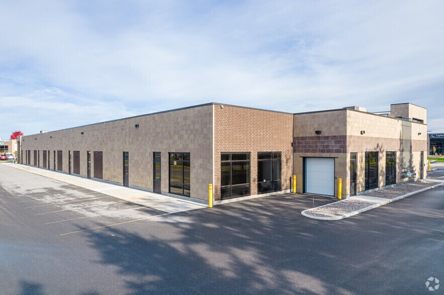 More Photos Of 747 Silver Seven Rd, Ottawa Storefront For Lease