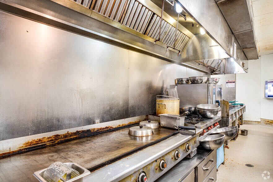 More Photos Of 3921 Jack Kultgen Fwy, Waco Restaurant For Sale