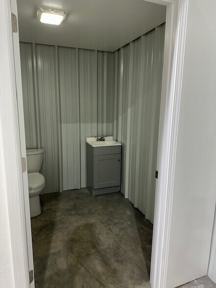 More Photos Of 15126 Veterans Memorial Hwy, Reedsville Industrial For Lease