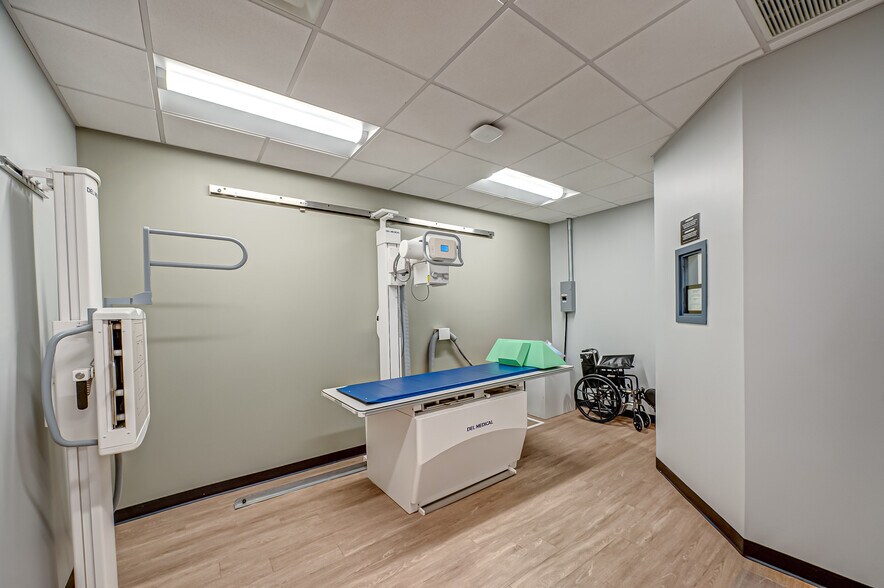 More Photos Of 24 Railroad Ave, Patchogue Office For Sale