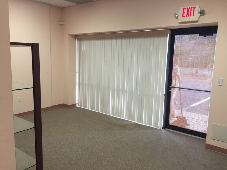 More Photos Of 8725 Youngerman Ct, Jacksonville Warehouse For Sale