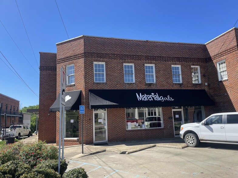 More Photos Of 141 W Government St, Brandon Storefront For Lease