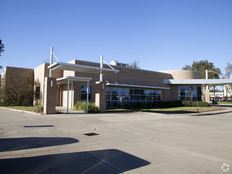 Primary Photo Of 3436 Masonic Dr, Alexandria Hospital For Lease