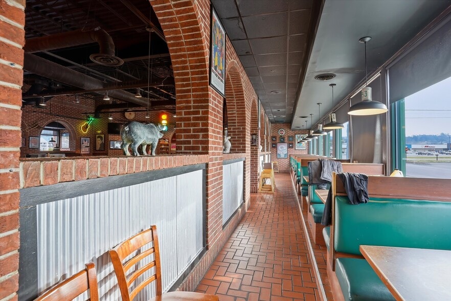 More Photos Of 3584 Parkway, Pigeon Forge Restaurant For Lease