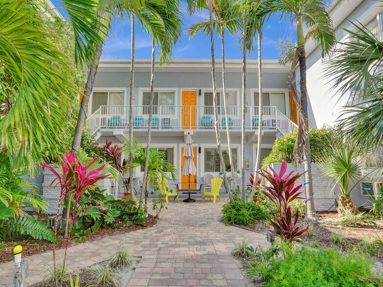 More Photos Of 326 Coolidge St, Hollywood Hotel For Sale