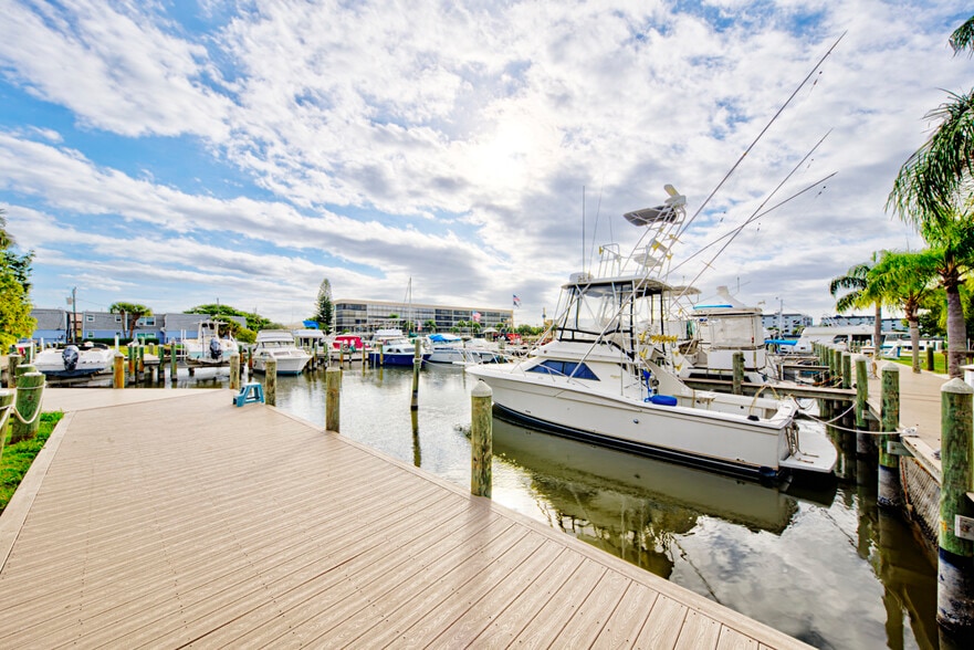 More Photos Of 400-408 W Cocoa Beach Cswy, Cocoa Beach Restaurant For Sale