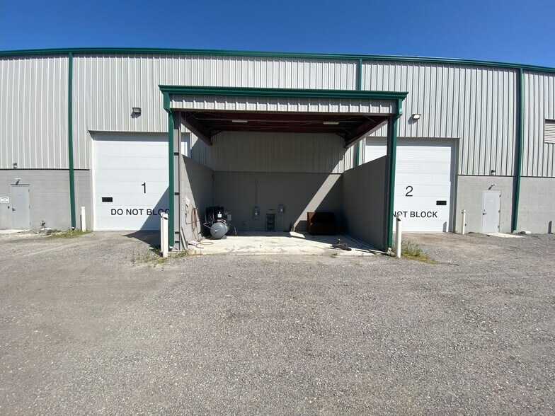 More Photos Of 961 Michael Dr, Chesapeake Warehouse For Lease