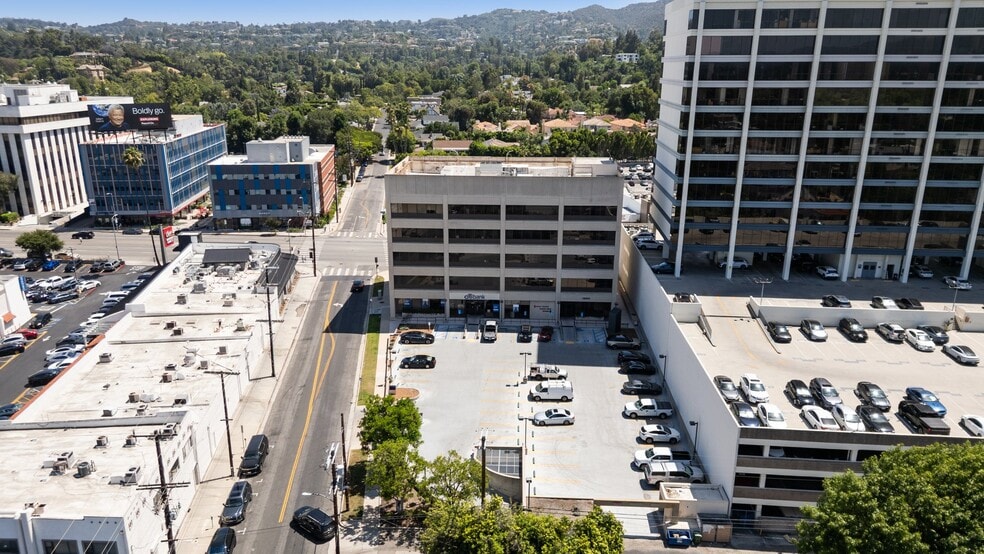 More Photos Of 16601 Ventura Blvd, Encino Office For Sale