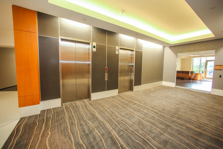 More Photos Of 301 Pennsylvania Pky, Indianapolis Office For Lease