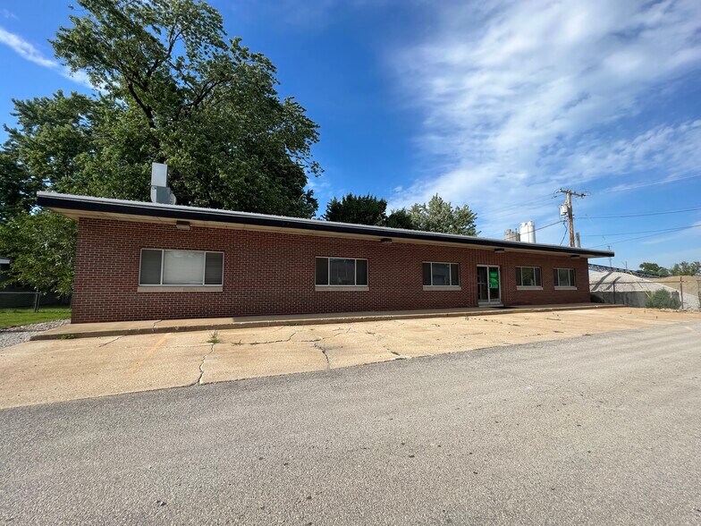 More Photos Of 2602 N Morgan St, Decatur Office For Sale