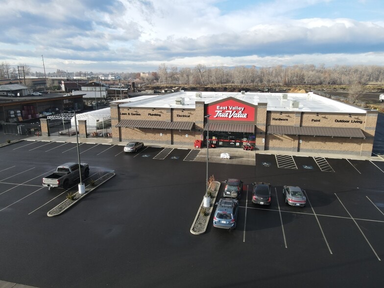 More Photos Of 104 Butterfield Rd, Yakima General Retail For Sale