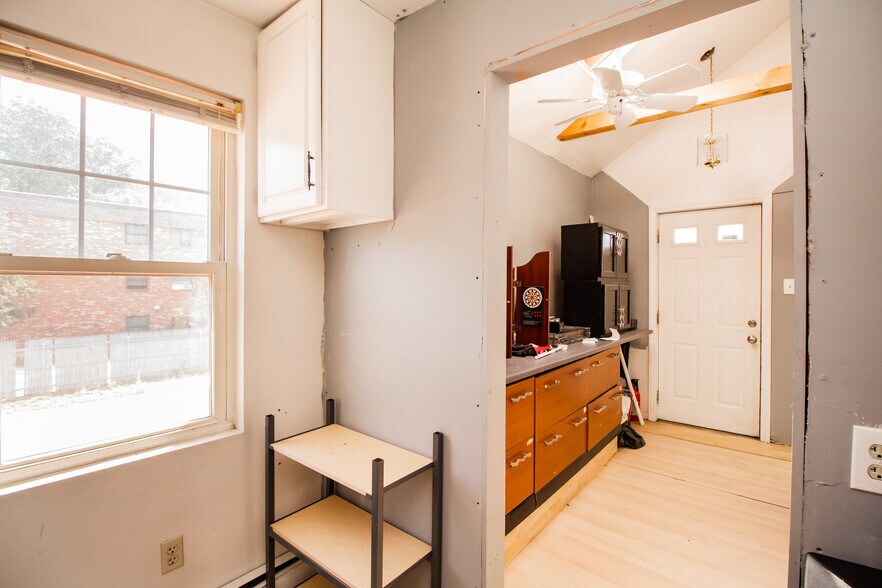 More Photos Of 636 Sunderland Rd, Worcester Freestanding For Lease