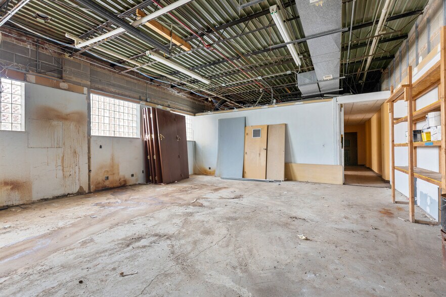 More Photos Of 9870 Derby Ln, Westchester Loft Creative Space For Sale