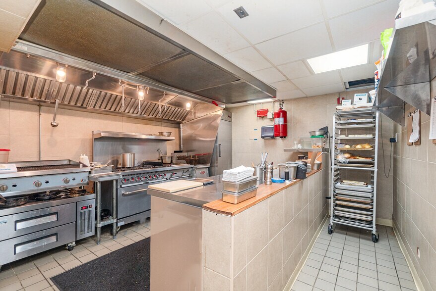 More Photos Of 134 Ashman St, Midland Restaurant For Sale