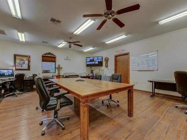 More Photos Of 4304 College Dr, Lufkin Office For Sale