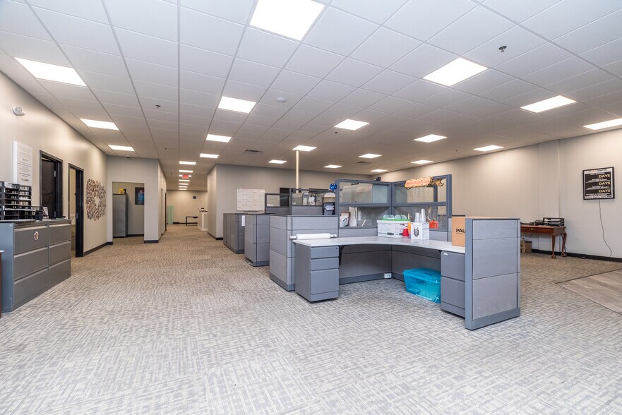 More Photos Of 1816 Olde Homestead Ln, Lancaster Warehouse For Lease