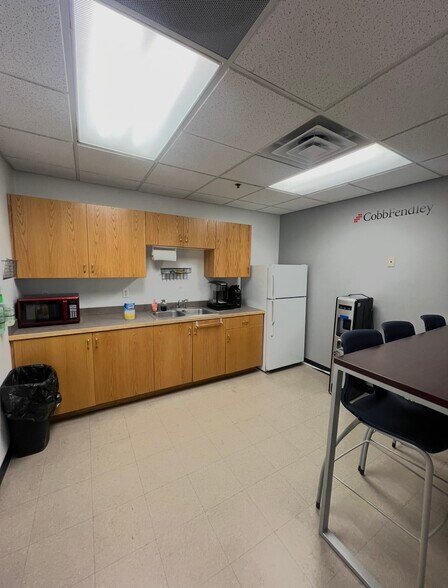 More Photos Of 585-597 W 9400 S, Sandy Warehouse For Lease