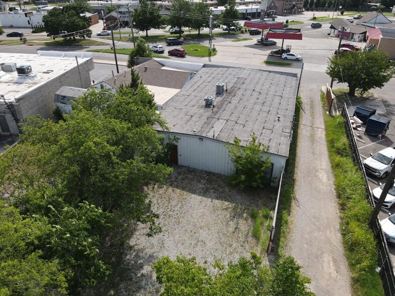 More Photos Of 7926 N May Ave, Oklahoma City Storefront Retail Office For Lease