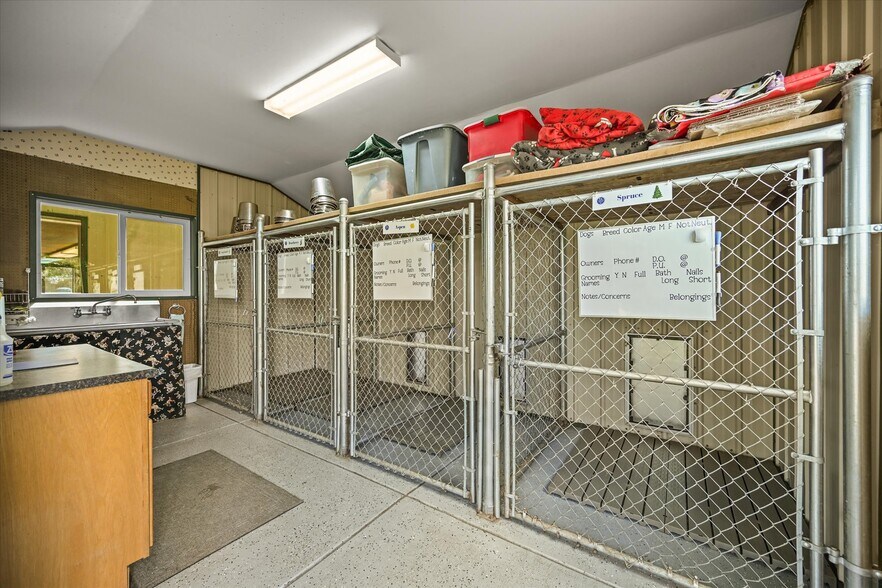 More Photos Of 1335 S Kio St, Watkins Veterinarian Kennel For Sale