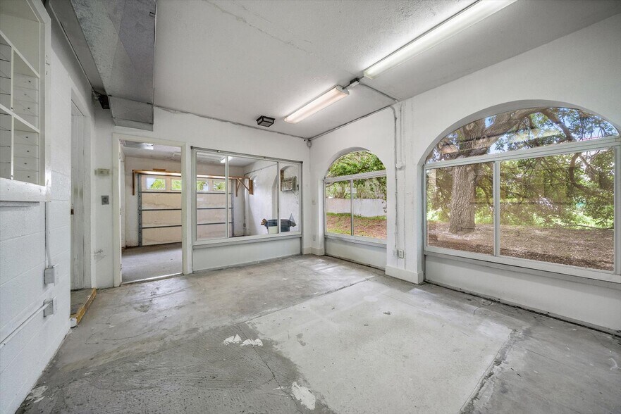 More Photos Of 4242 McIntosh Ln, Sarasota Storefront Retail Office For Sale