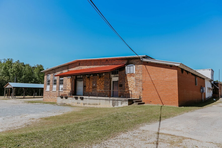 More Photos Of 340 Seaboard St, Vass Warehouse For Sale