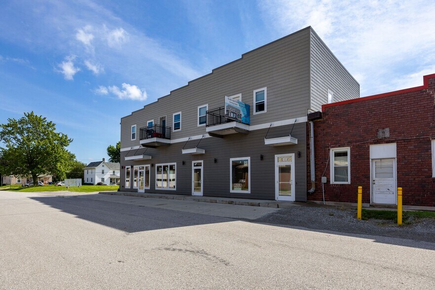 More Photos Of 112 N Iowa St, Solon Storefront Retail Residential For Lease